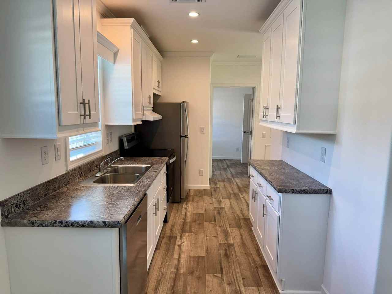 956 N Colonial Cir - Photo 5 of 19