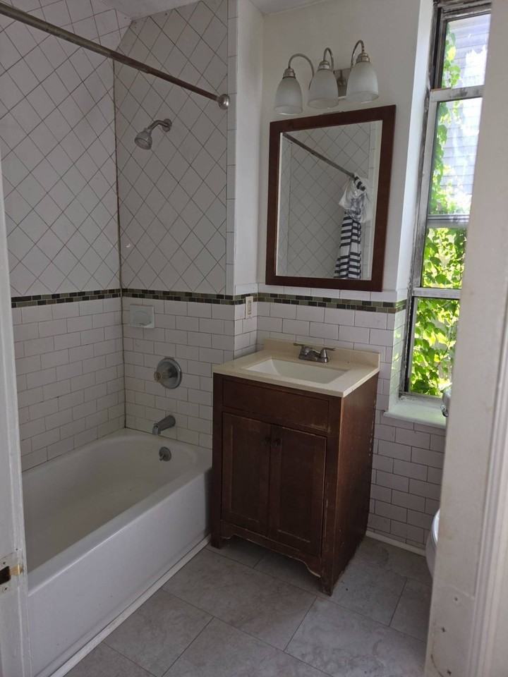 536 N Pearl St - Photo 3 of 10