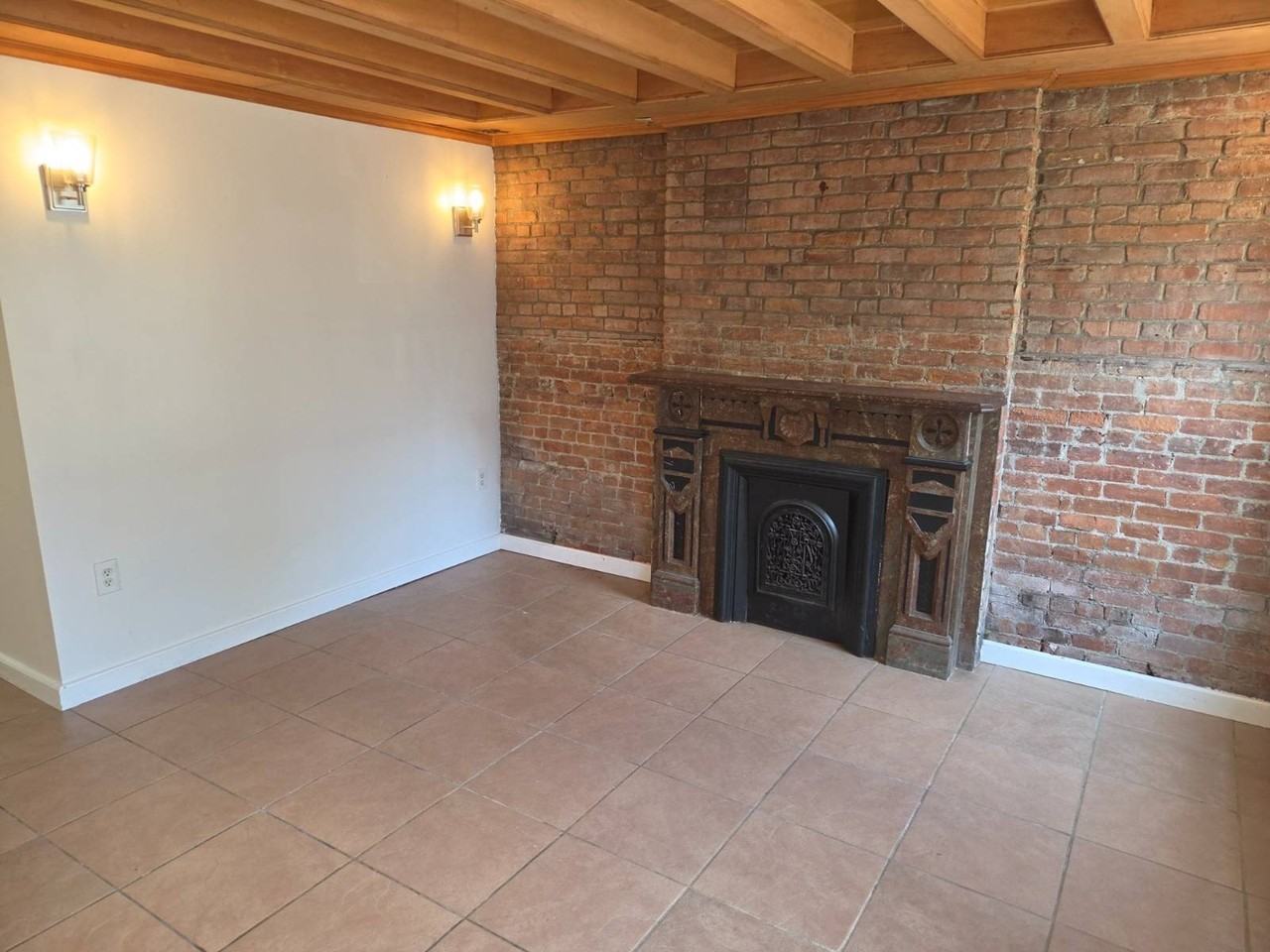 536 N Pearl St - Photo 5 of 10