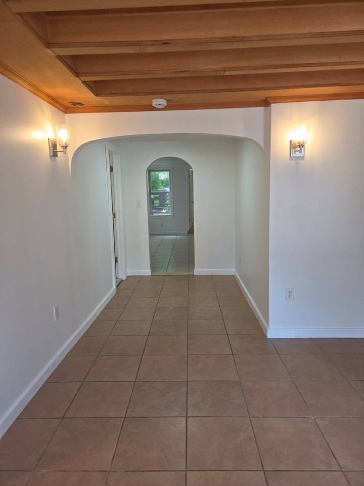 536 N Pearl St - Photo 6 of 10