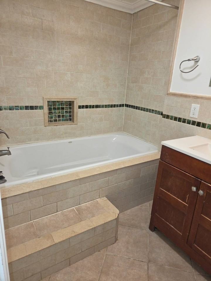 536 N Pearl St - Photo 7 of 10
