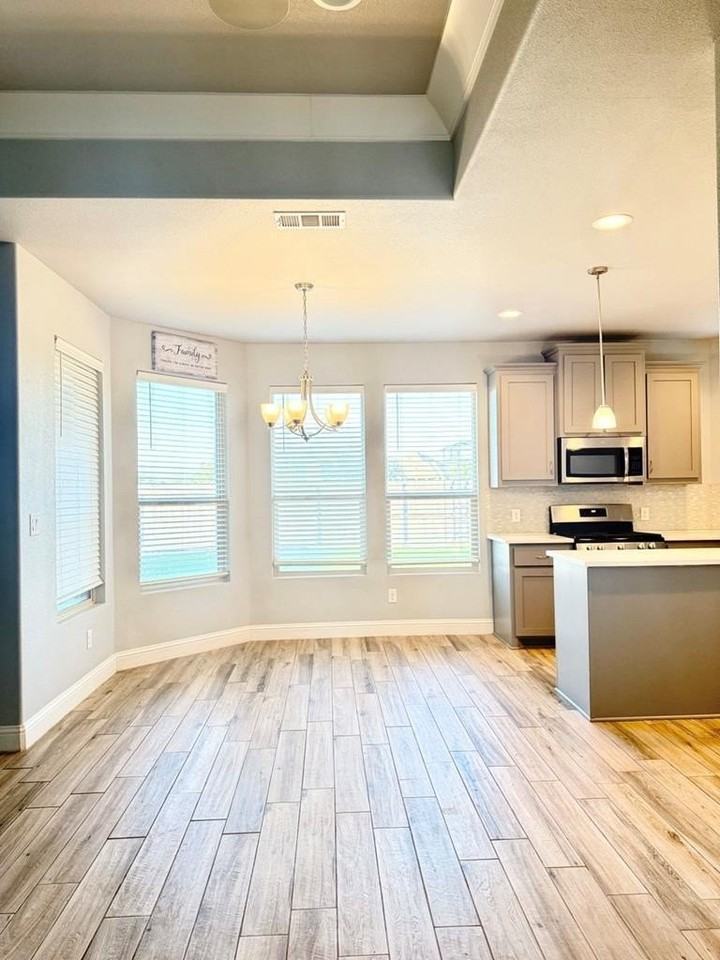 3907 Yorkshire Dr - Photo 3 of 14
