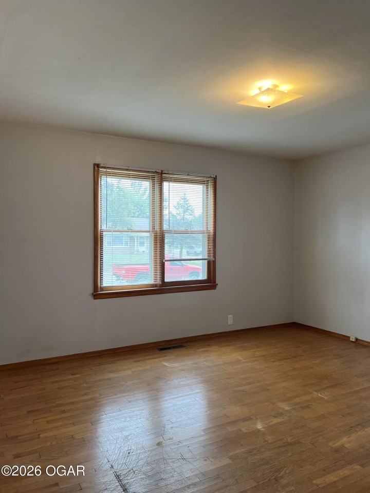 1416 New Hampshire Ave - Photo 4 of 8
