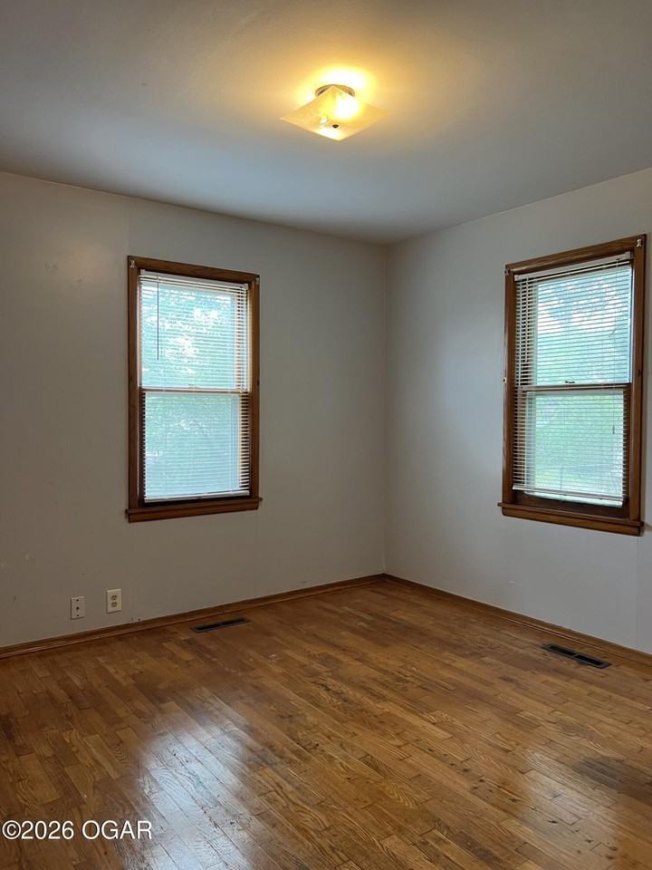 1416 New Hampshire Ave - Photo 5 of 8