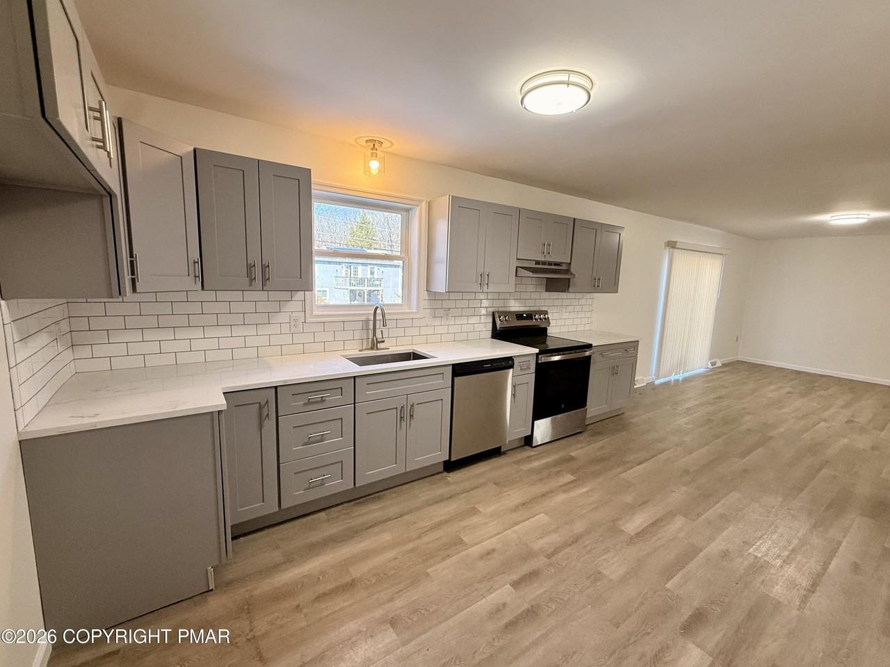 1300 Cambell Way - Photo 5 of 28