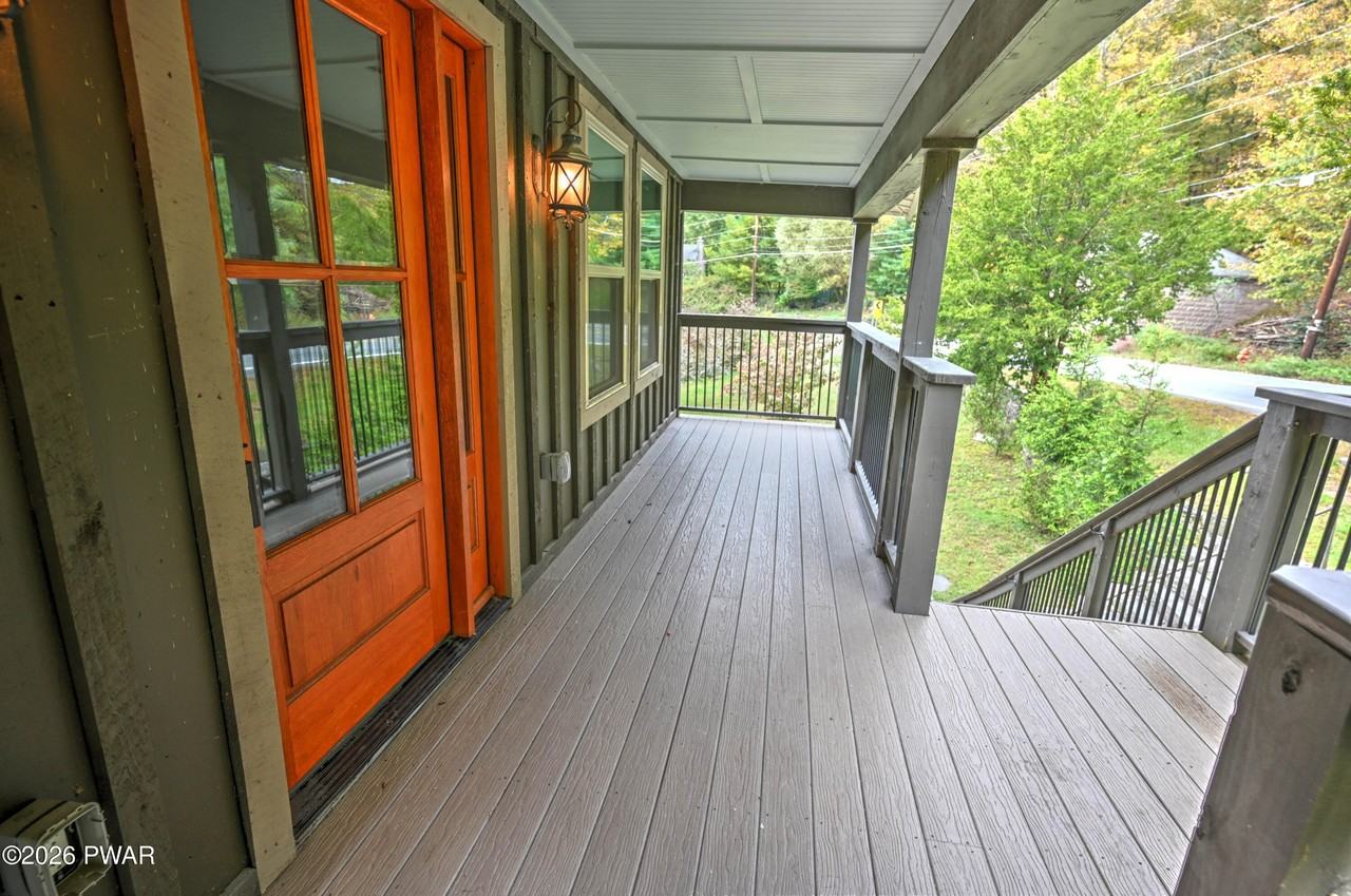 628 Hudson St #2 - Photo 5 of 21