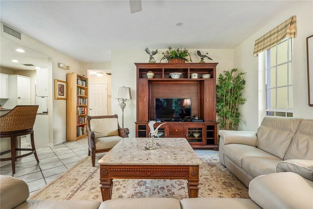 1385 Winding Oaks Cir W #702 - Photo 6 of 36