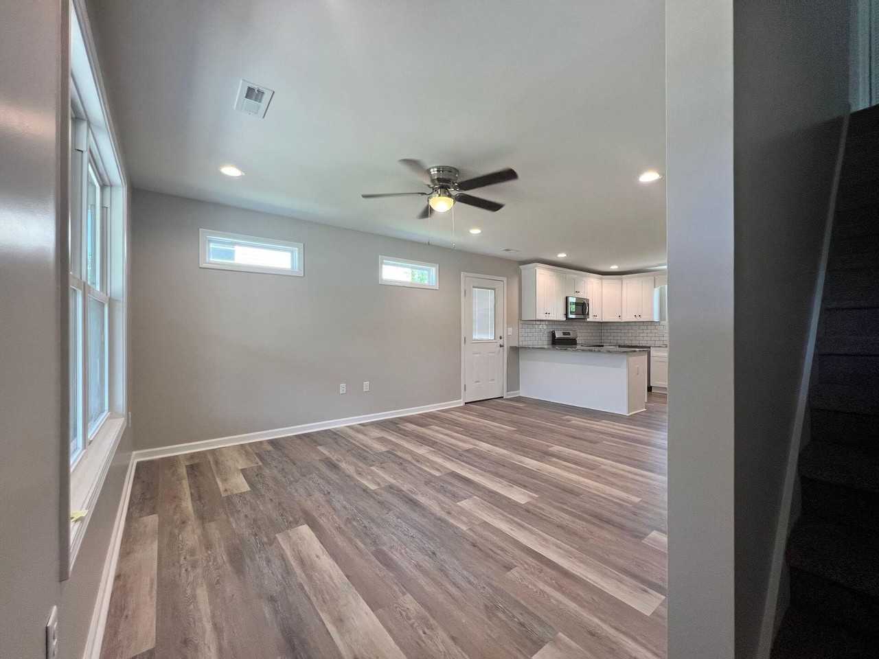 703 Bibb St Ne #A - Photo 5 of 30