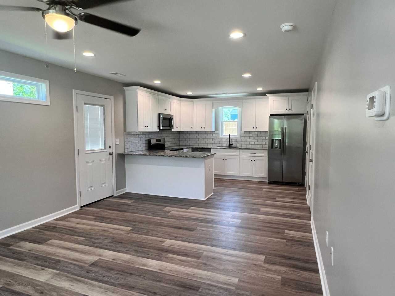 703 Bibb St Ne #A - Photo 6 of 30