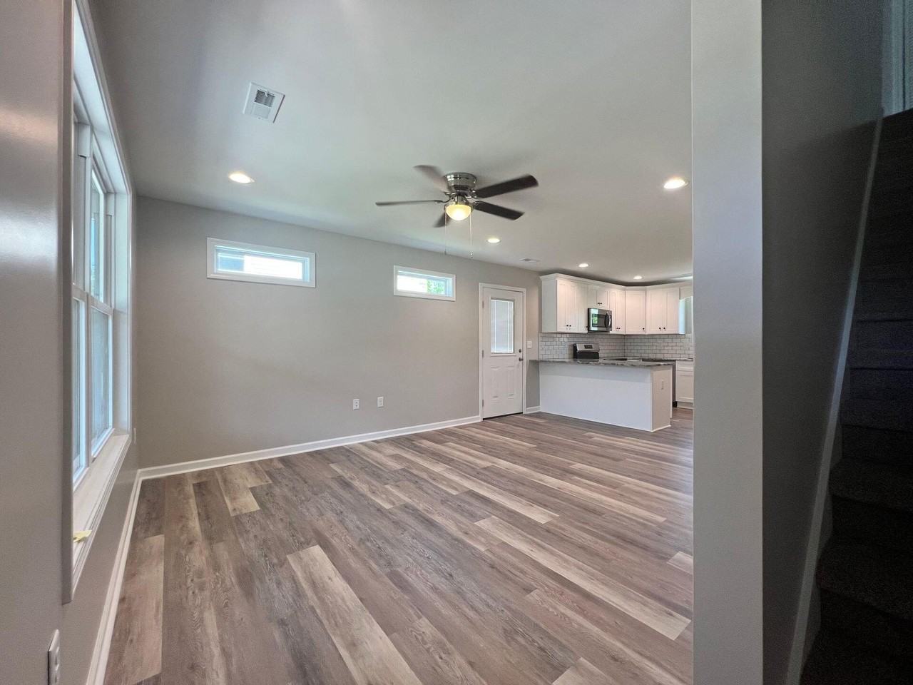 703 Bibb St Ne #B - Photo 5 of 31