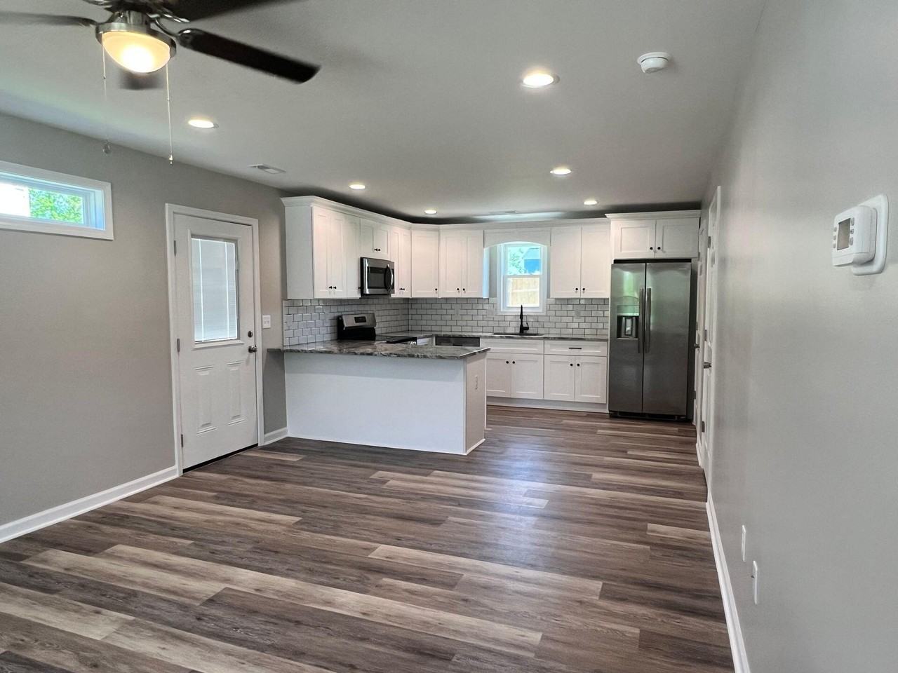 703 Bibb St Ne #B - Photo 6 of 31