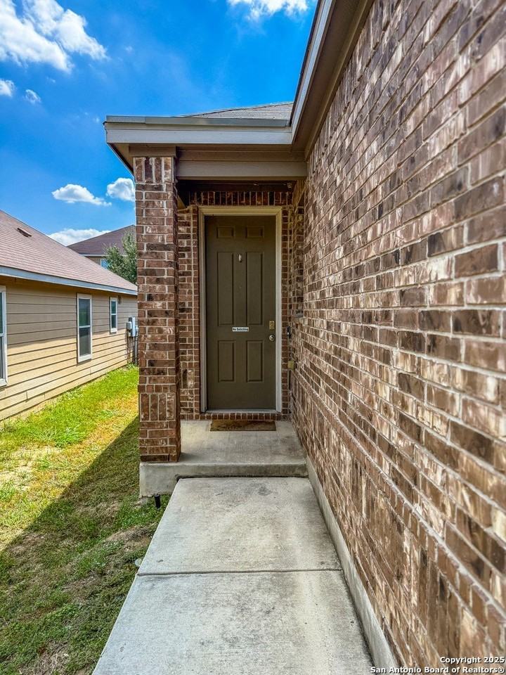 4526 Stetson Run - Photo 4 of 34