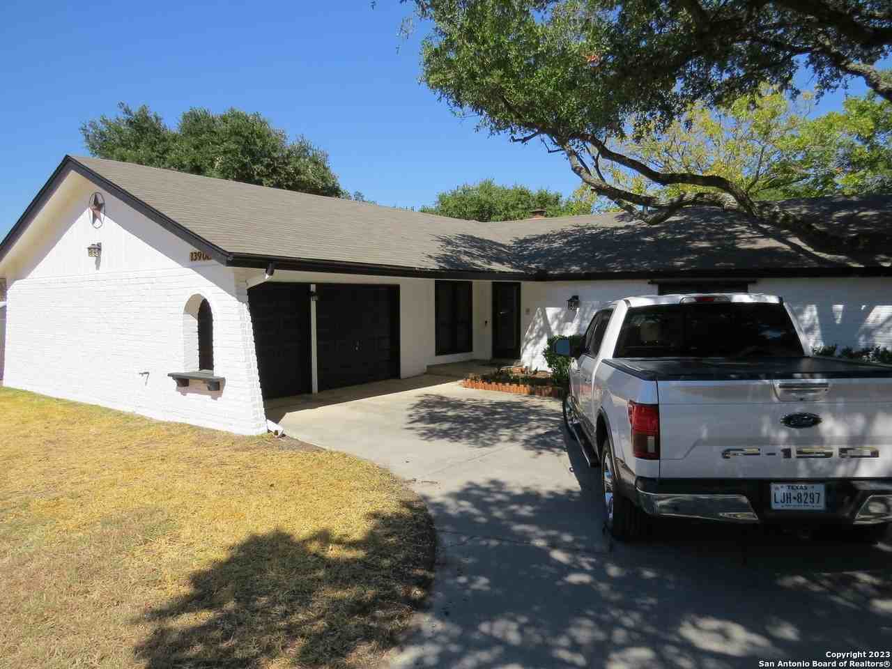 13906 Thebes Cir - Photo 2 of 24