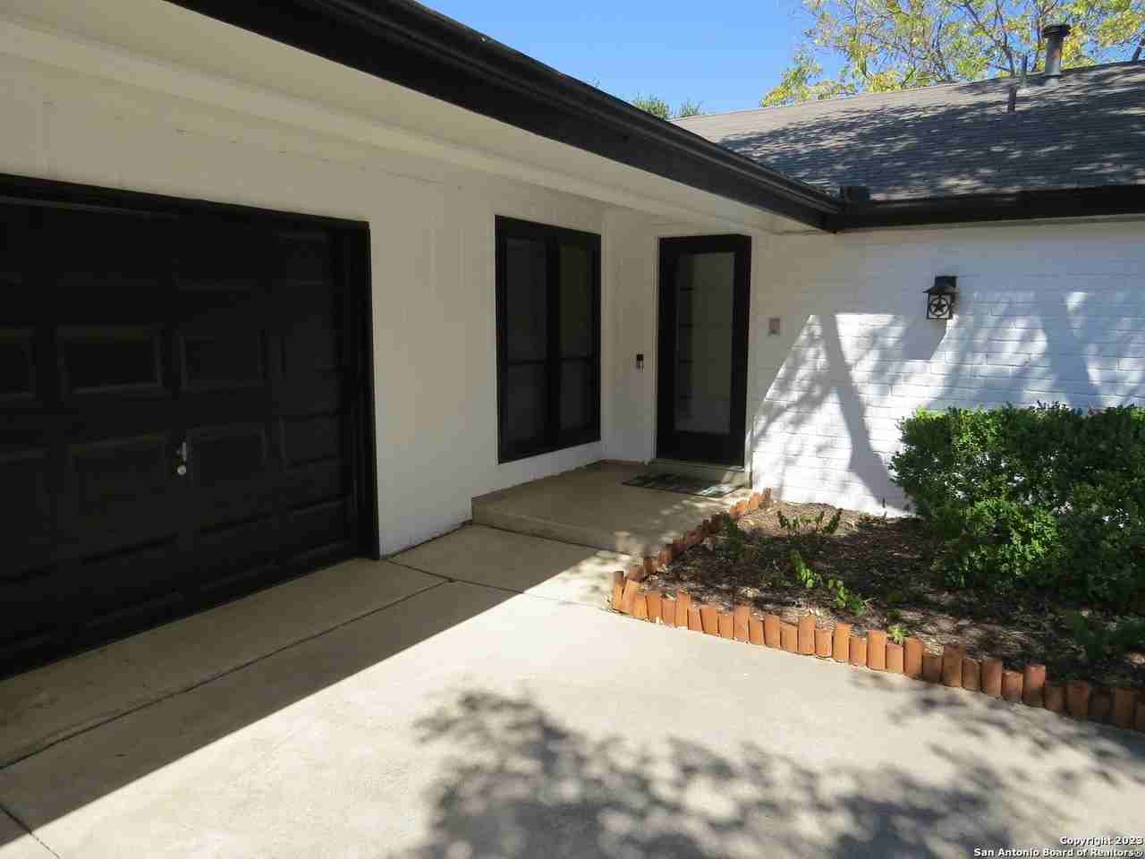 13906 Thebes Cir - Photo 3 of 24