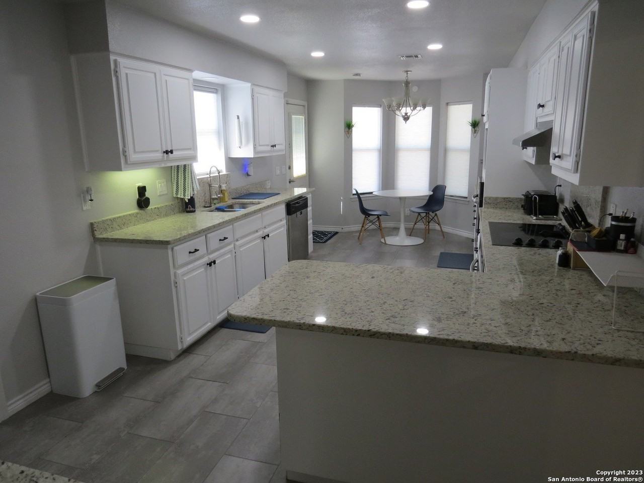 13906 Thebes Cir - Photo 6 of 24