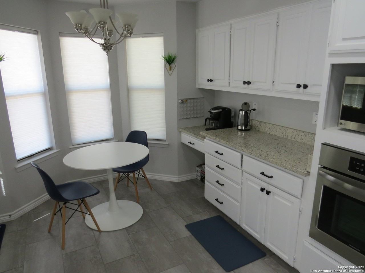 13906 Thebes Cir - Photo 7 of 24