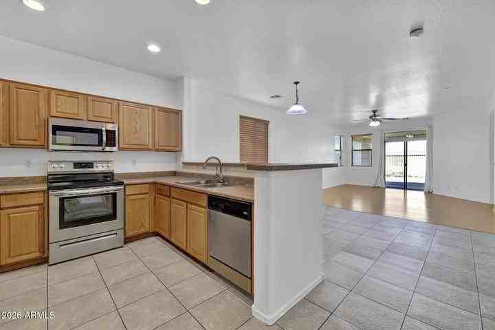 7040 W Alta Vista Rd - Photo 7 of 36