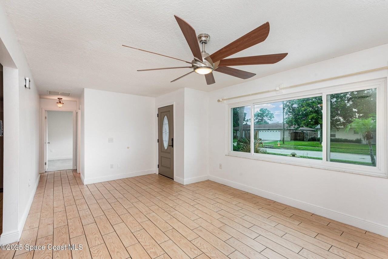 986 Sycamore Dr - Photo 5 of 26