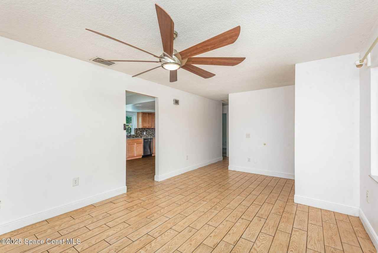 986 Sycamore Dr - Photo 7 of 26
