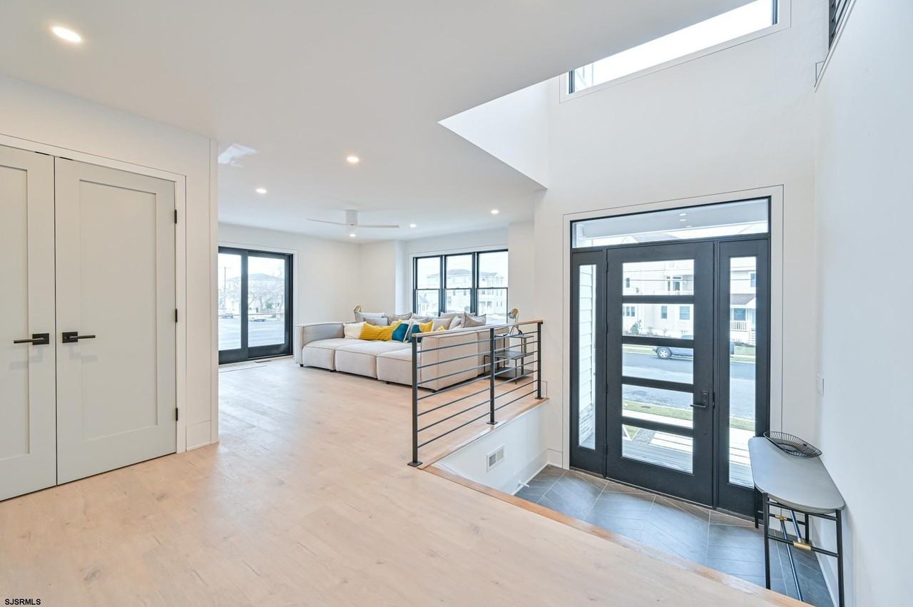 119 Sheridan Sq - Photo 4 of 50