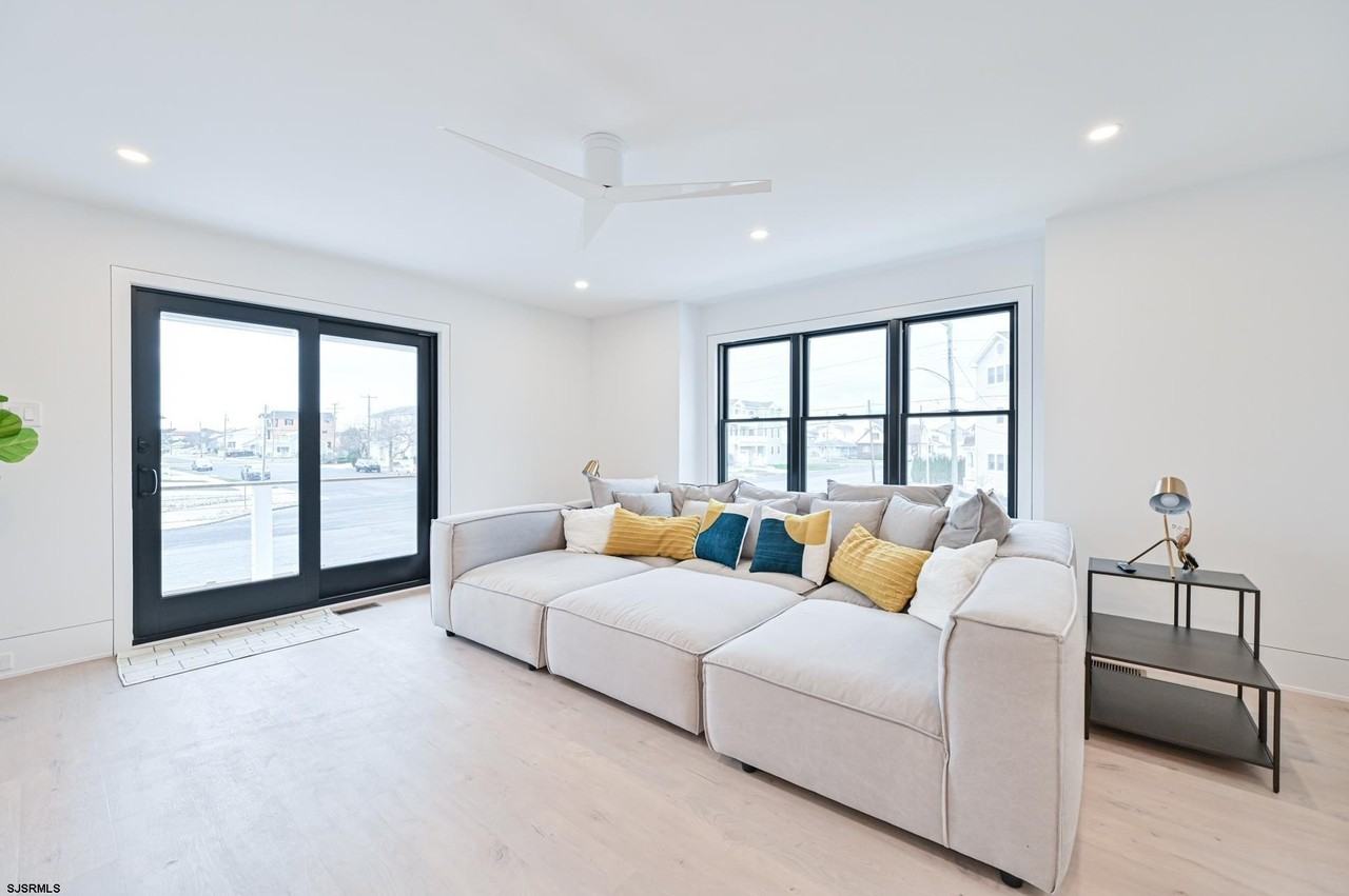 119 Sheridan Sq - Photo 5 of 50