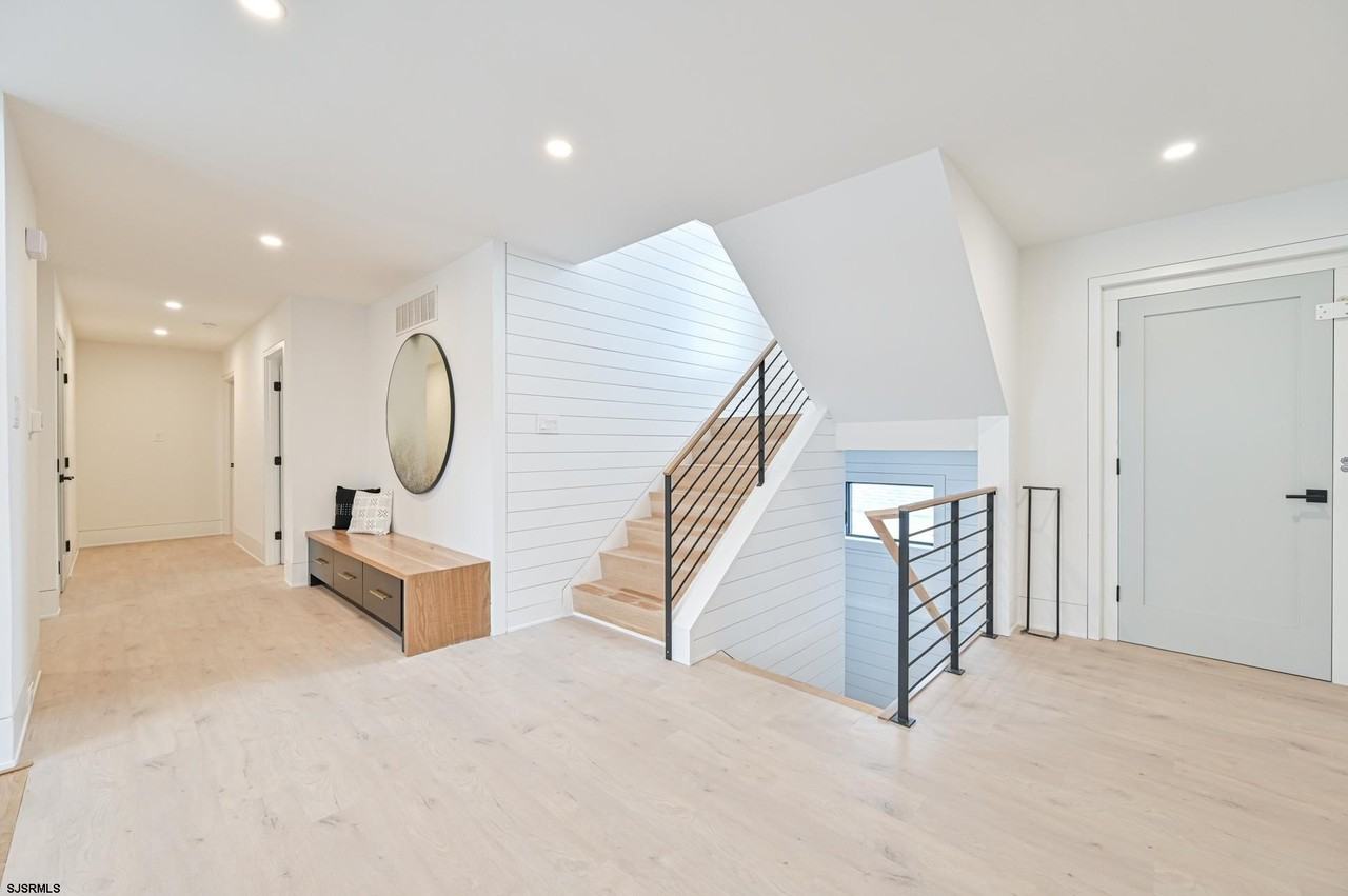 119 Sheridan Sq - Photo 7 of 50