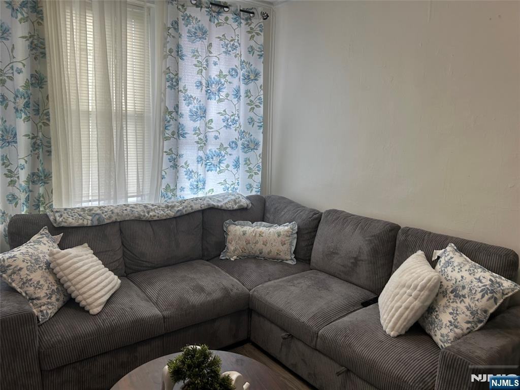 32 Halstead St - Photo 2 of 10