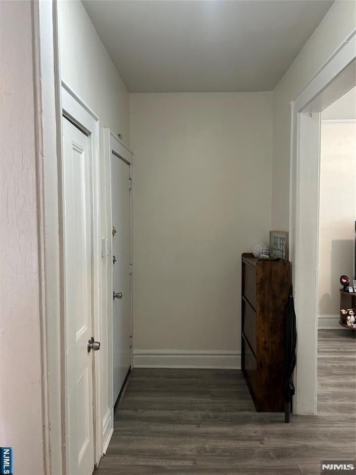 32 Halstead St - Photo 7 of 10