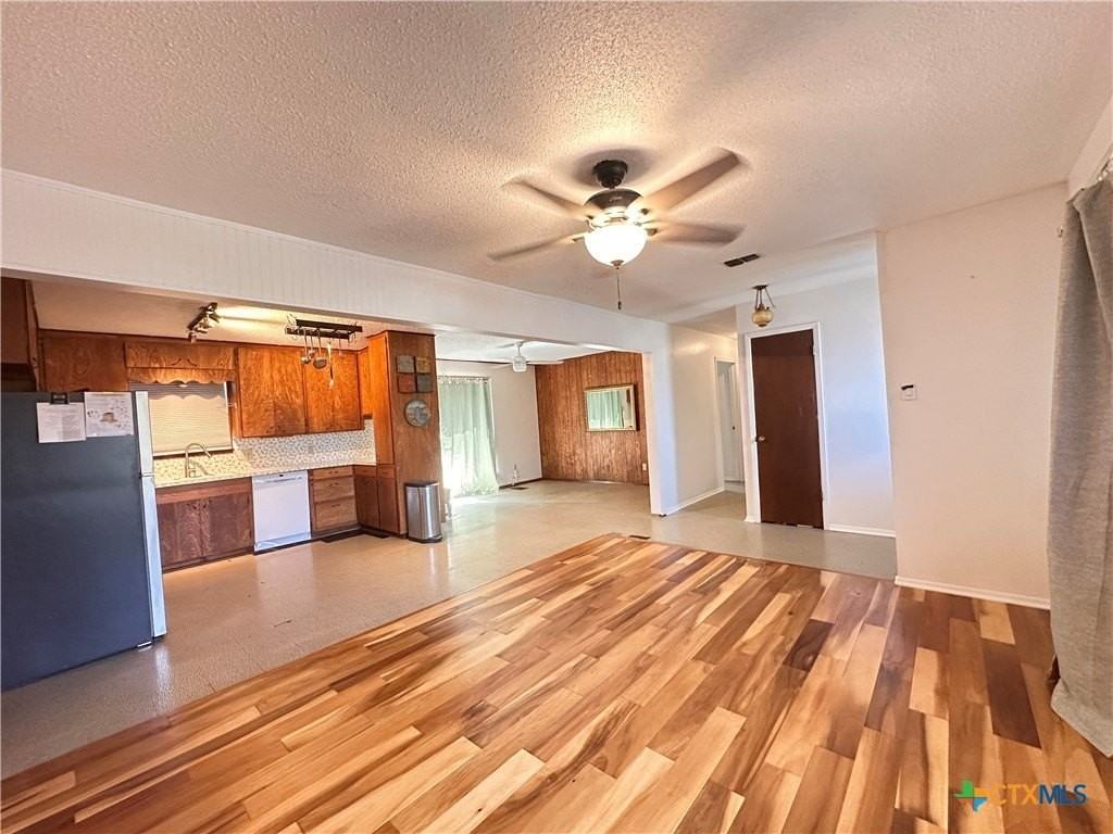 1409 Prospect St - Photo 2 of 30