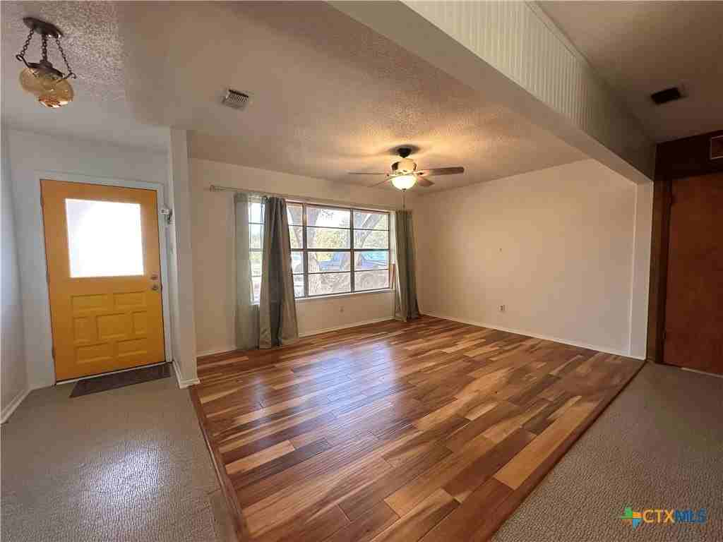 1409 Prospect St - Photo 3 of 30