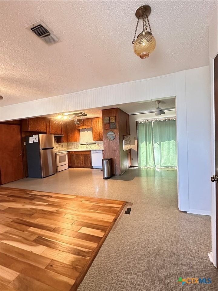 1409 Prospect St - Photo 4 of 30
