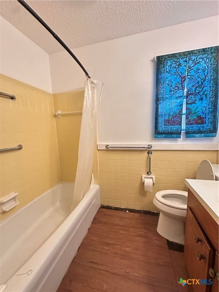 1409 Prospect St - Photo 5 of 30
