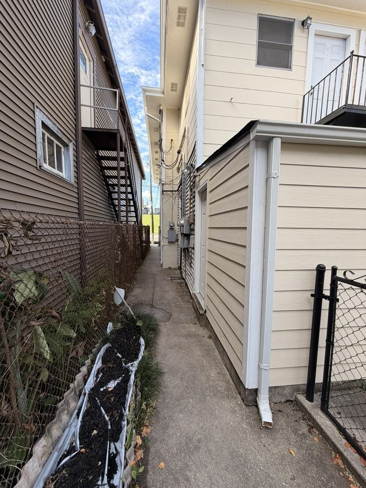 710 1st St - Photo 3 of 17