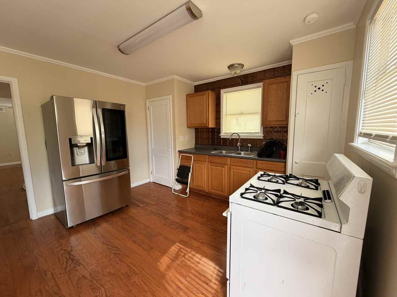 710 1st St - Photo 6 of 17