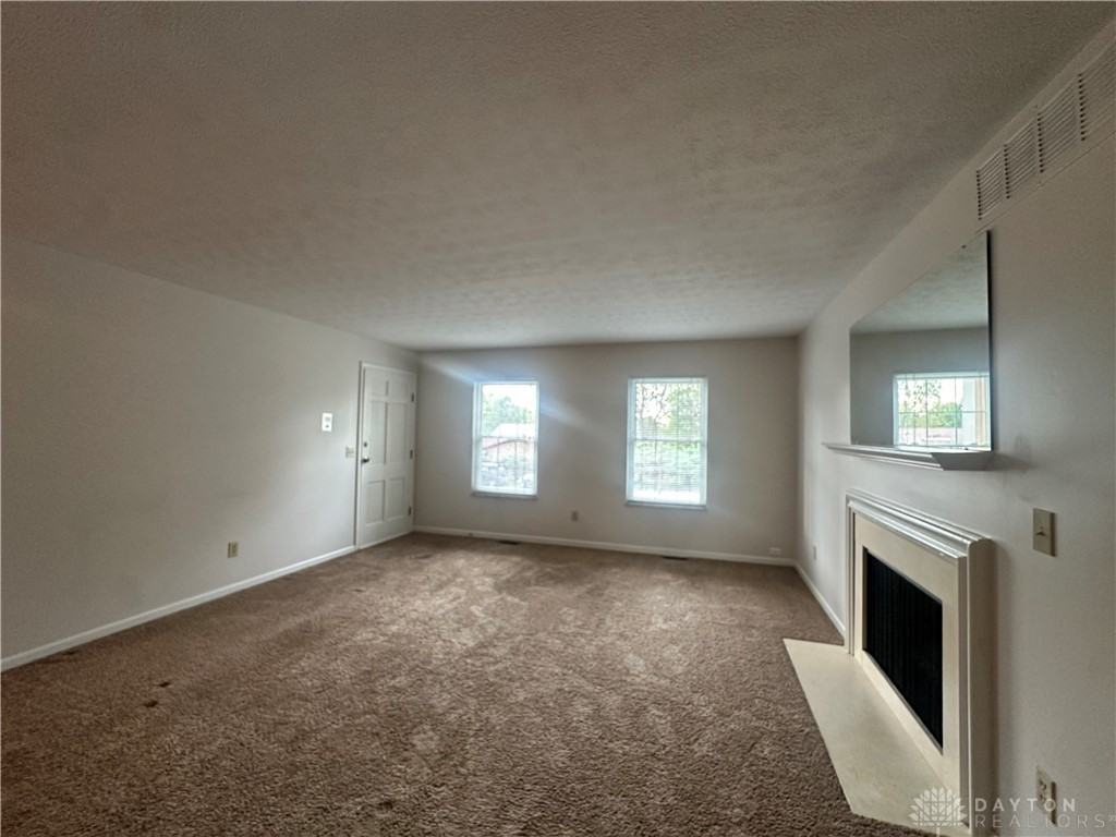 196 Lyons Dr - Photo 4 of 25