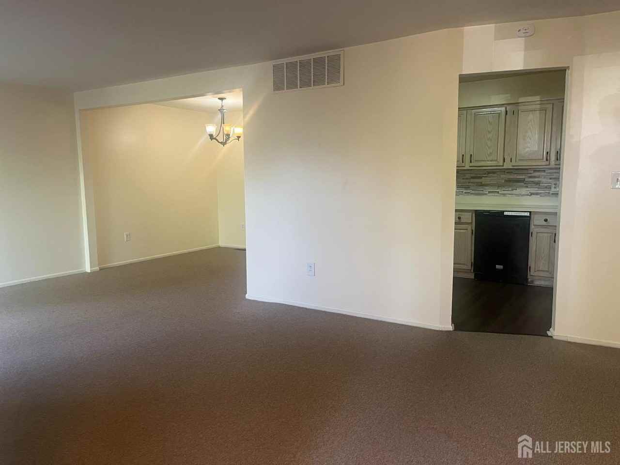 109 Michaels Ct - Photo 6 of 21