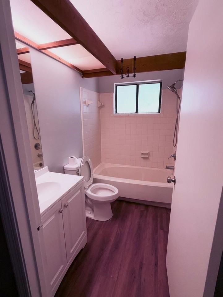 1942 Nekoma Ct - Photo 7 of 8