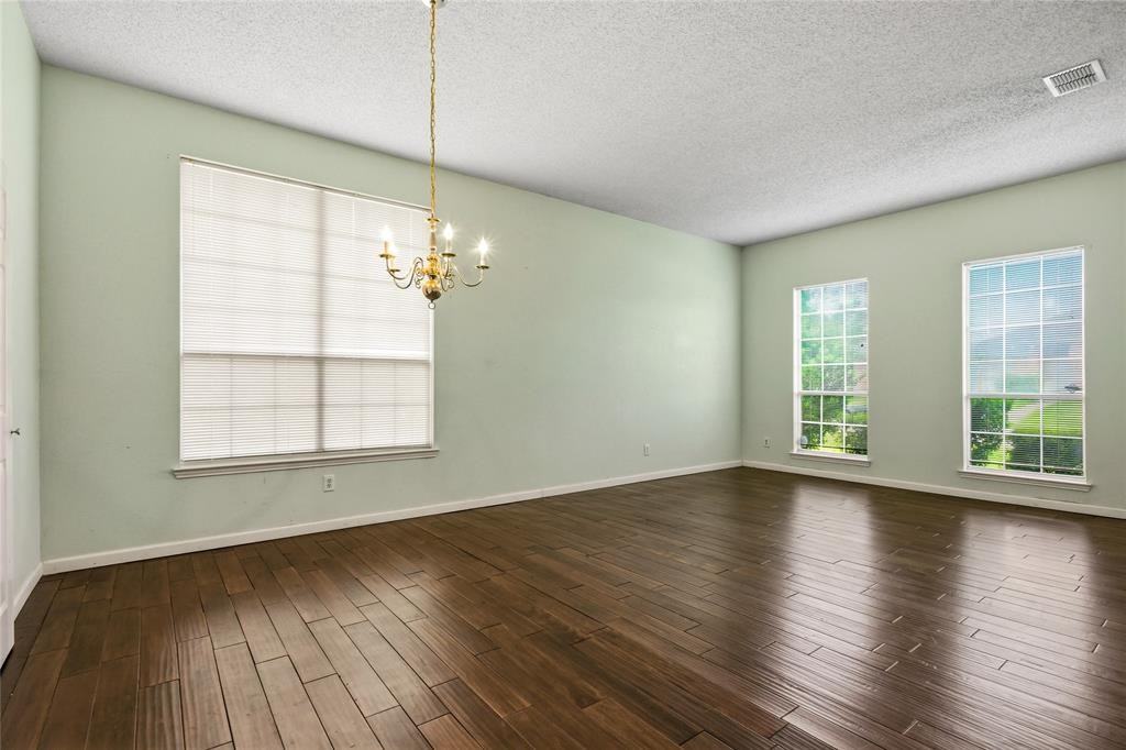 2720 Preston Crk - Photo 5 of 31