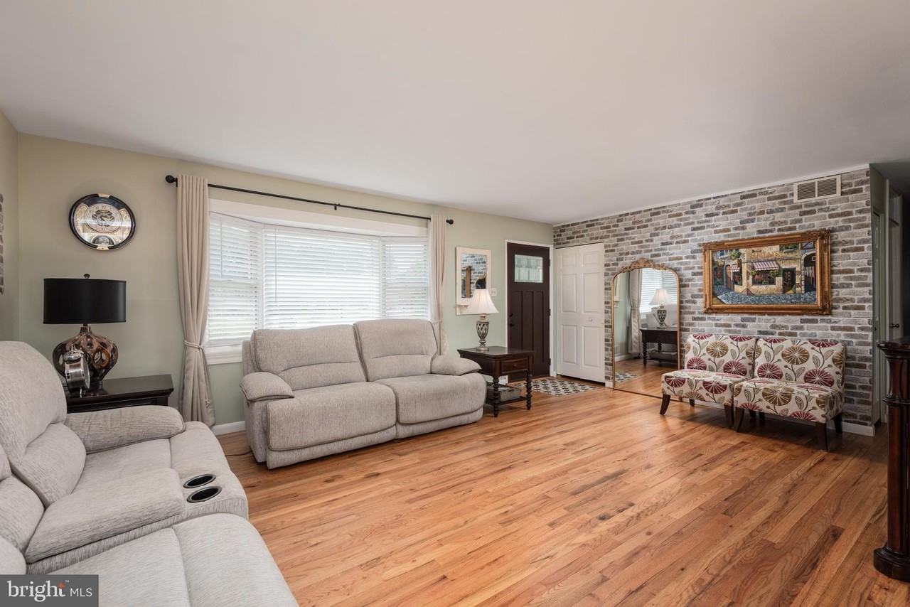 219 Kathy Ct - Photo 2 of 13