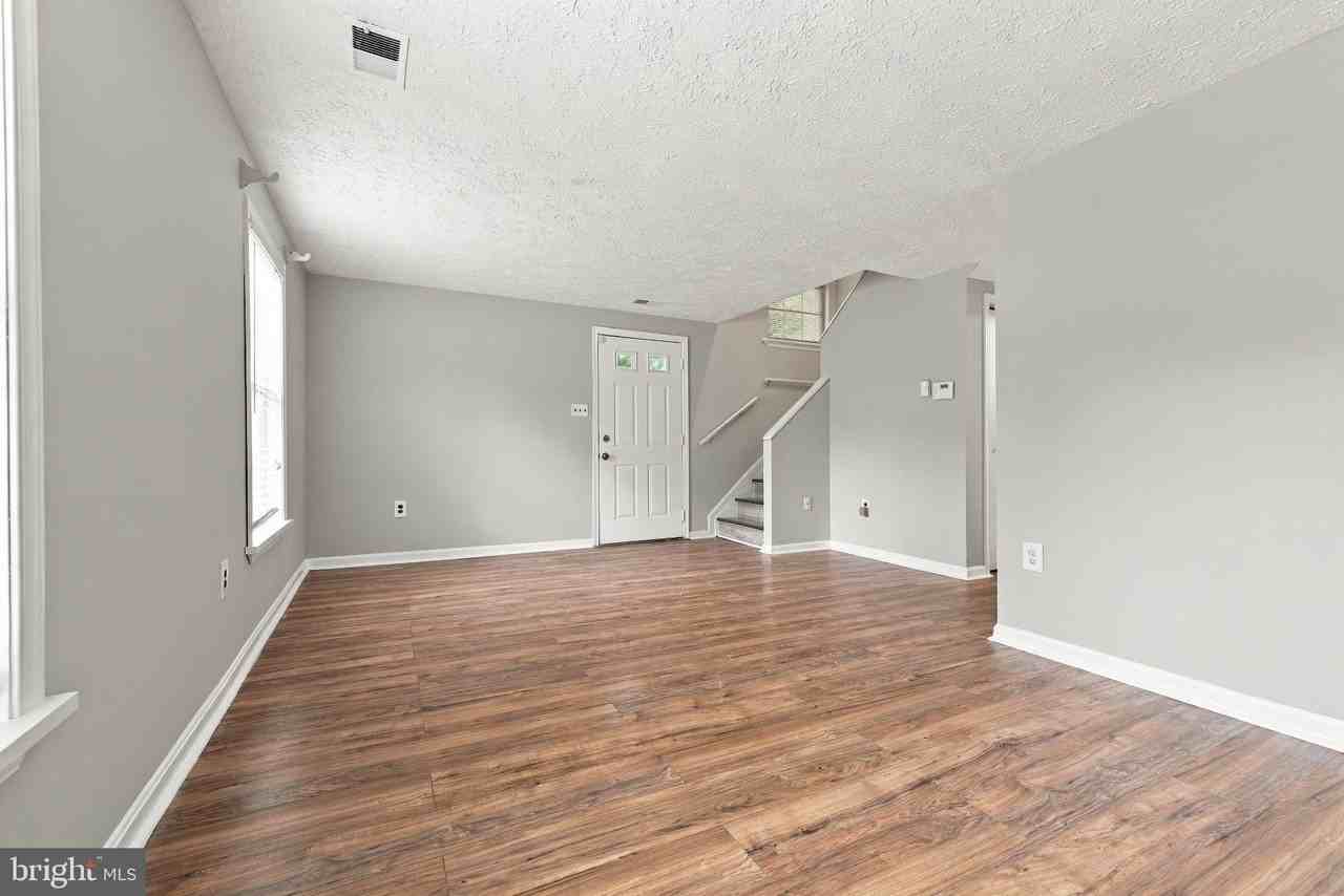 1554 Pin Oak Dr - Photo 3 of 18