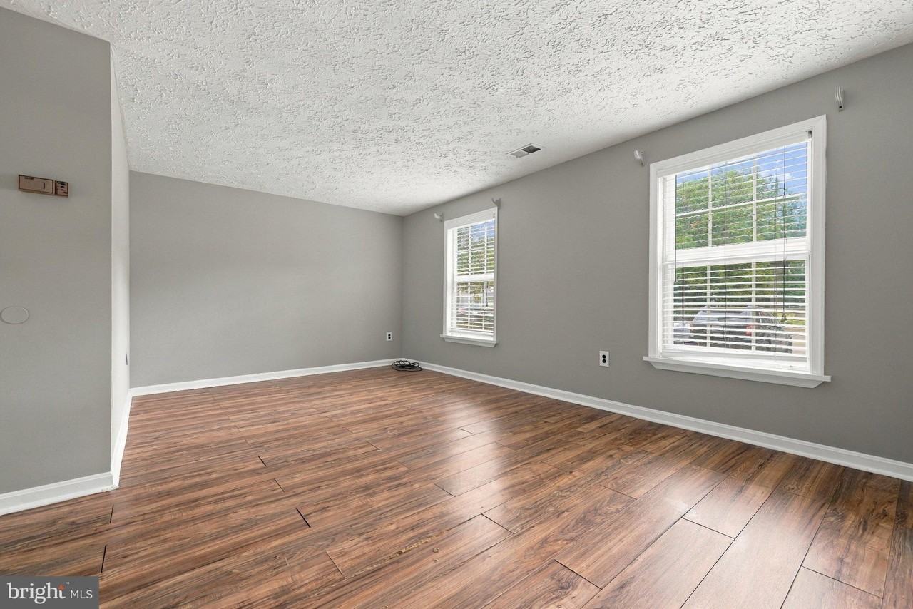 1554 Pin Oak Dr - Photo 4 of 18
