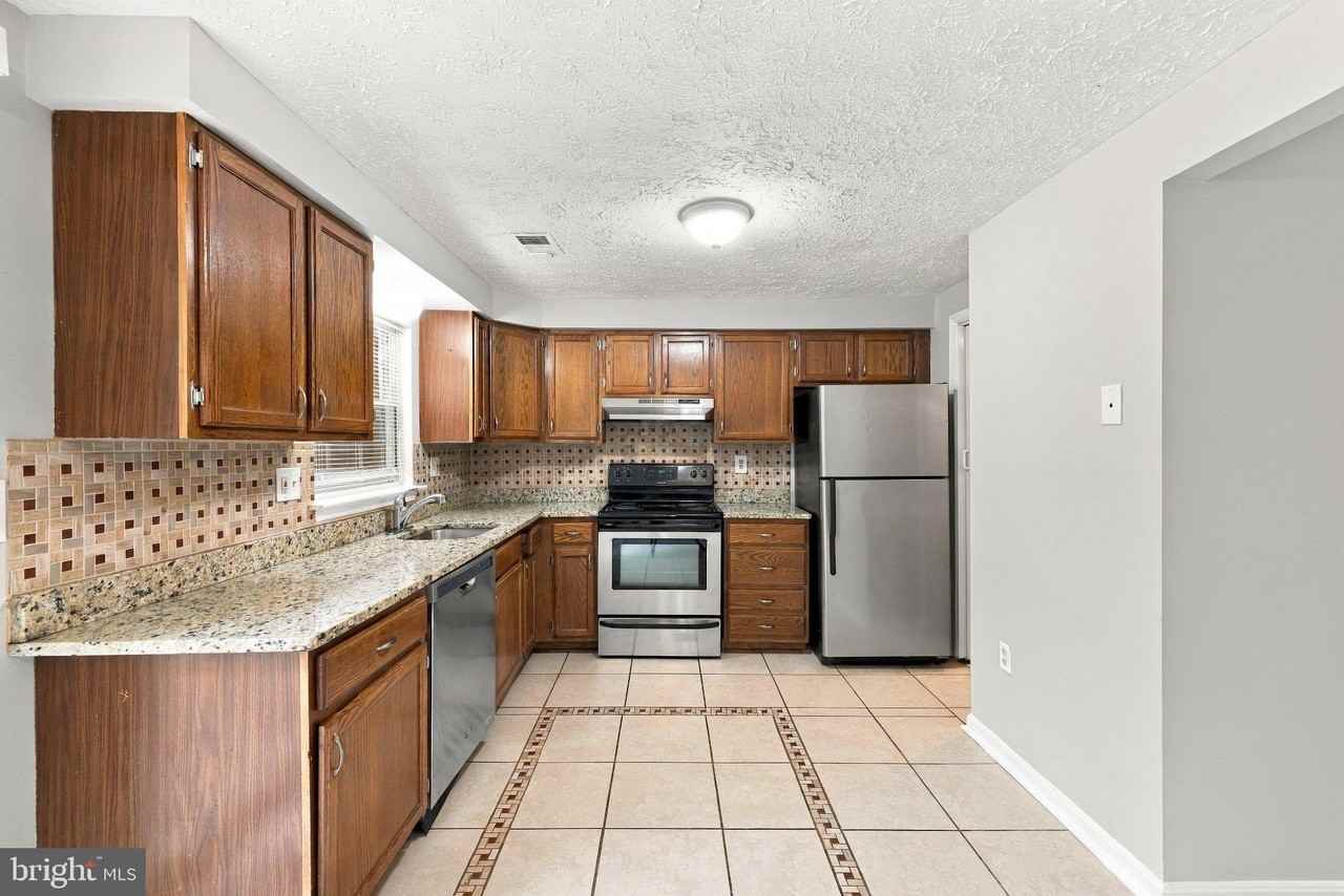 1554 Pin Oak Dr - Photo 5 of 18