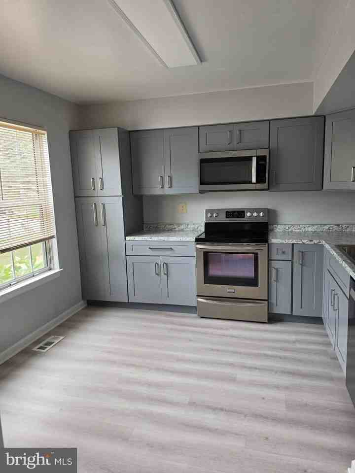 3312 Midland Ct - Photo 5 of 22
