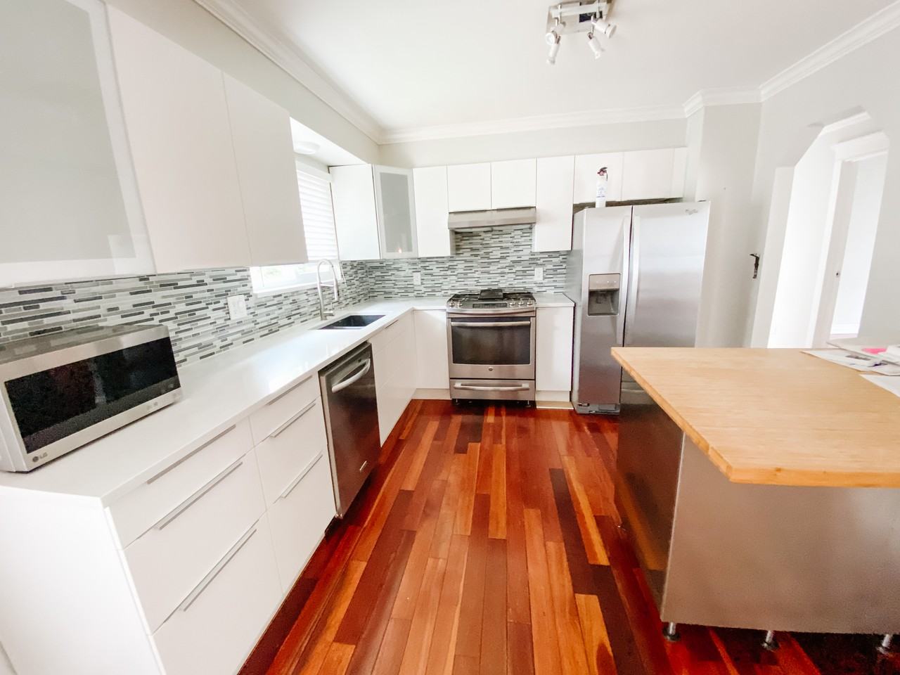 9187 212 Street - Photo 4 of 23