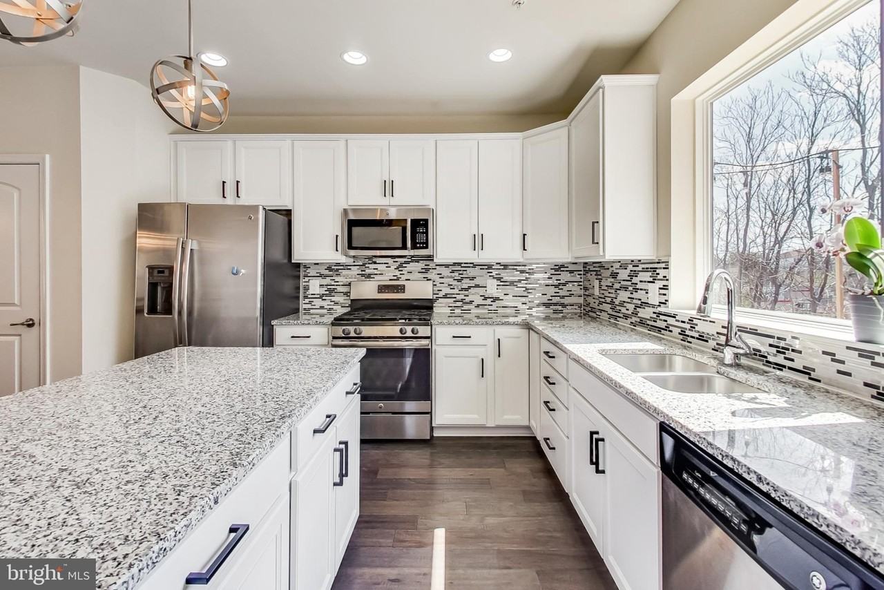 11852 Boland Manor Dr - Photo 4 of 37