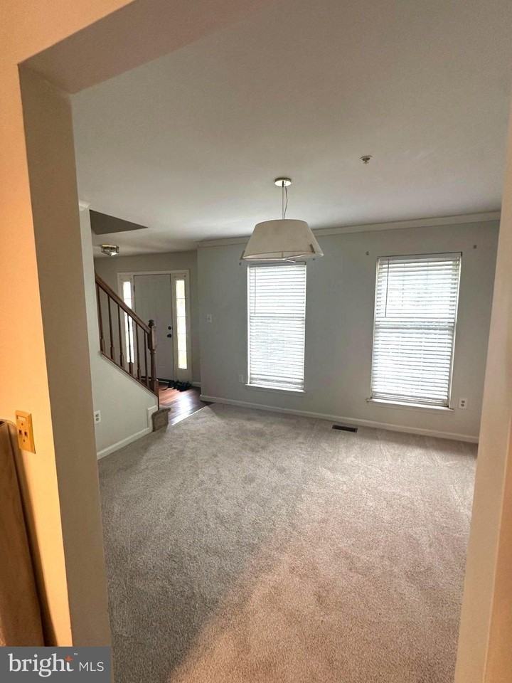 8207 Birdsong Dr - Photo 3 of 50