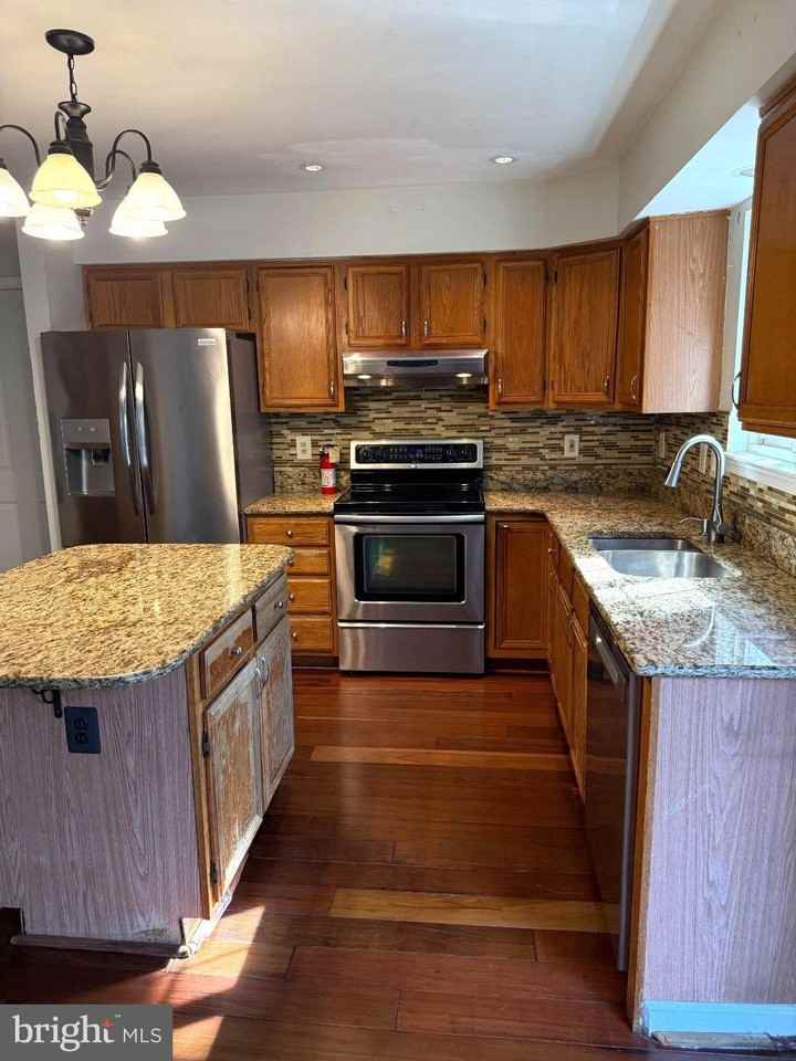 8207 Birdsong Dr - Photo 5 of 50
