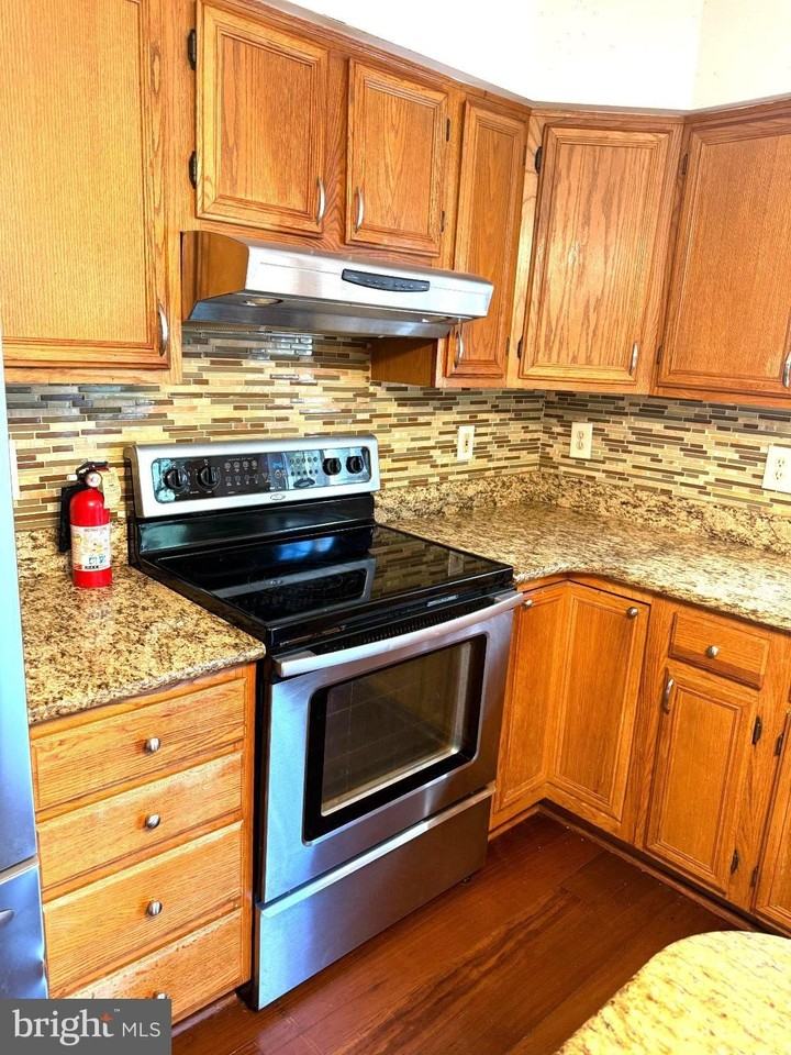 8207 Birdsong Dr - Photo 7 of 50