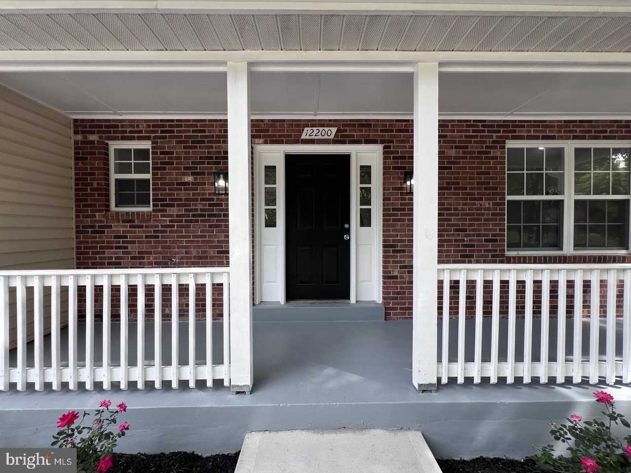 12200 Clear Creek Dr - Photo 3 of 50