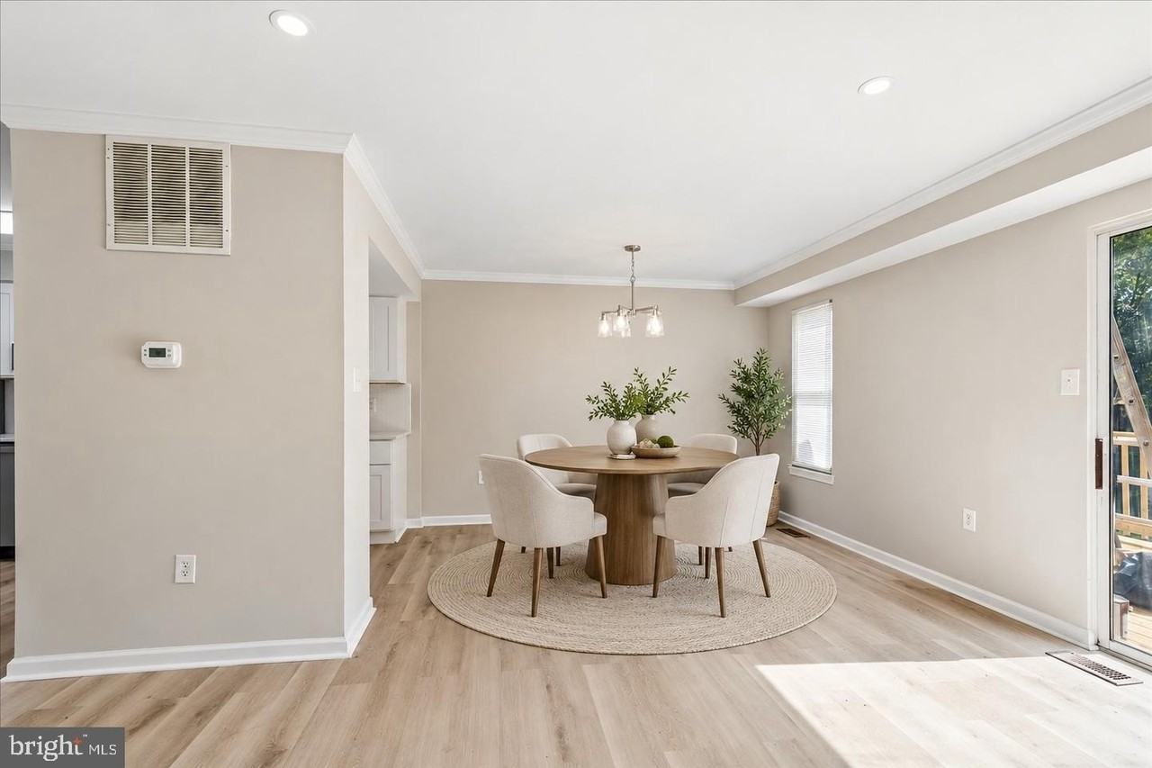 15644 Millbrook Ln #33 - Photo 4 of 50